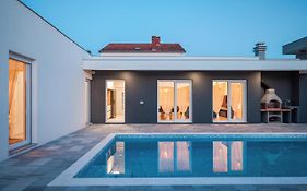 La Reina House - Private Heated Pool